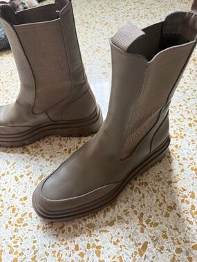 Zara boots size 7.5